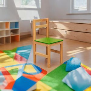 Боядисан стол от естествено дърво „PinColor”