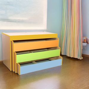 Легло за деца  на 3 нива и рафт