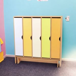 Гардероб „Дъга” с 5 отделения и вградена пейка