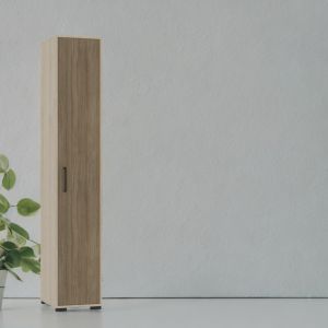 Висок шкаф с рафтове