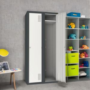 Метален шкаф за дрехи